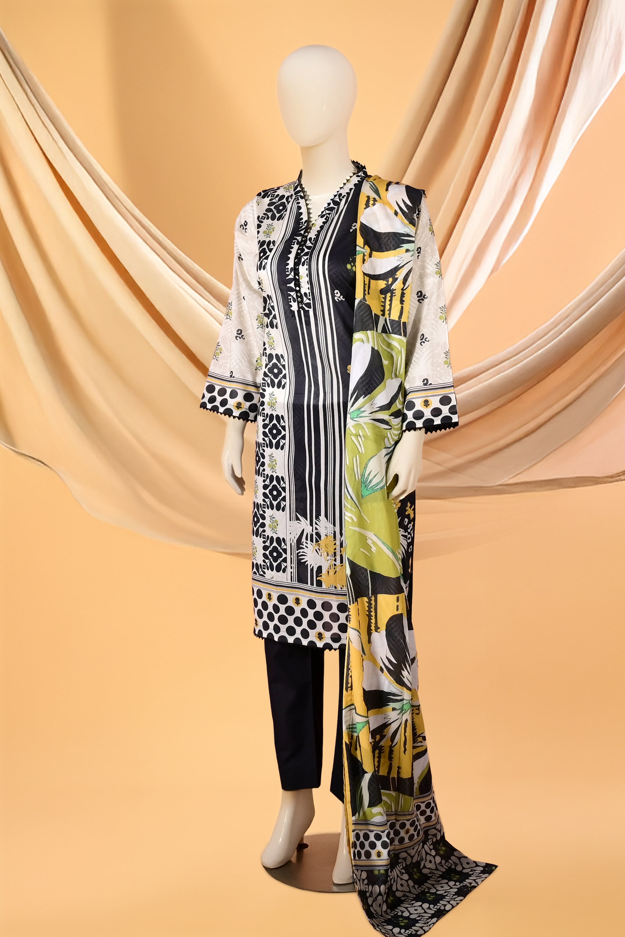 White Whisper – 3 Piece Lawn Stitched Suit 15D0149