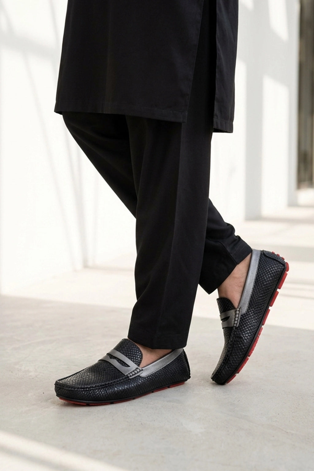 Black Dual Ton Textured Loafers 0130938
