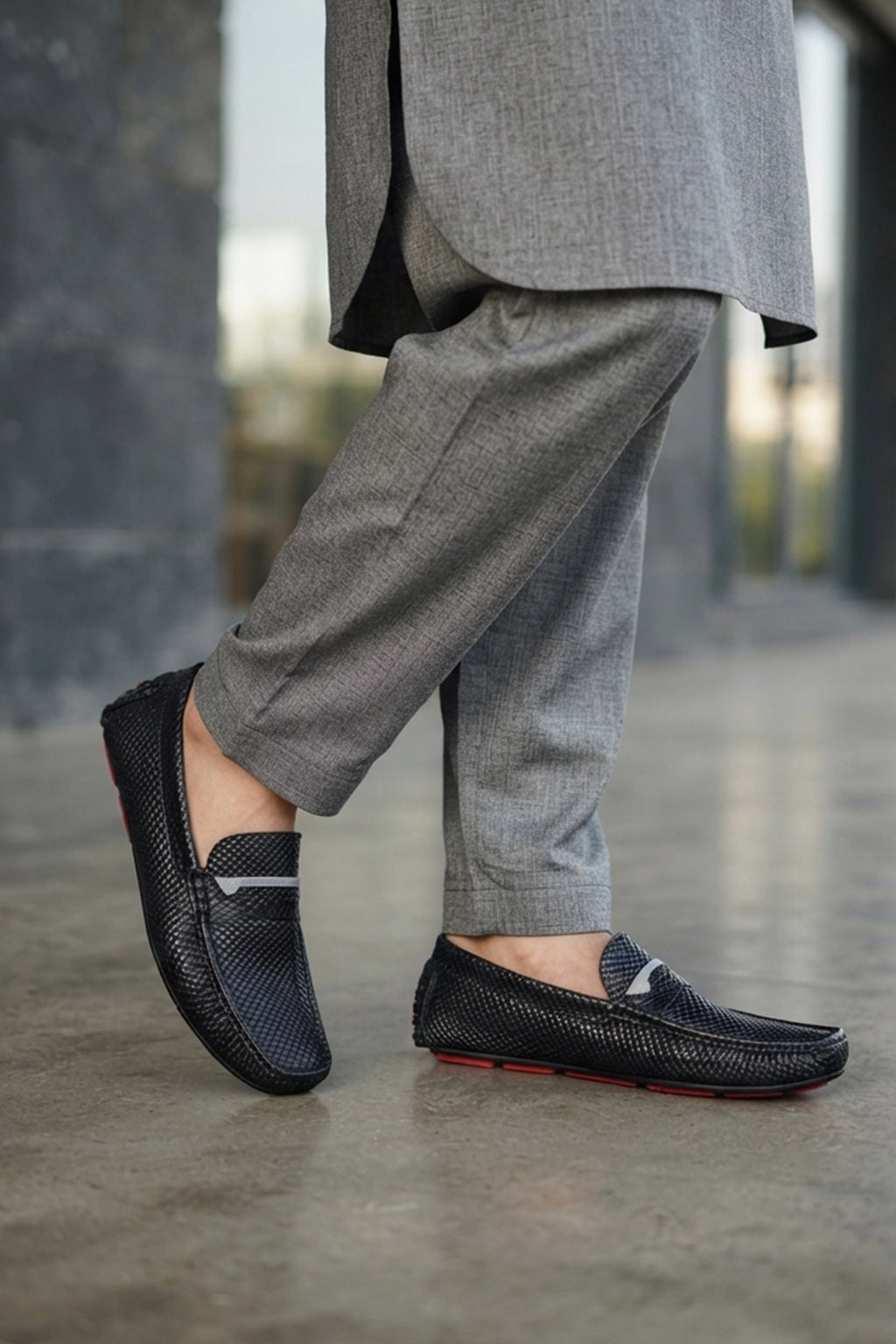 Black Textured Loafers Men 0130937