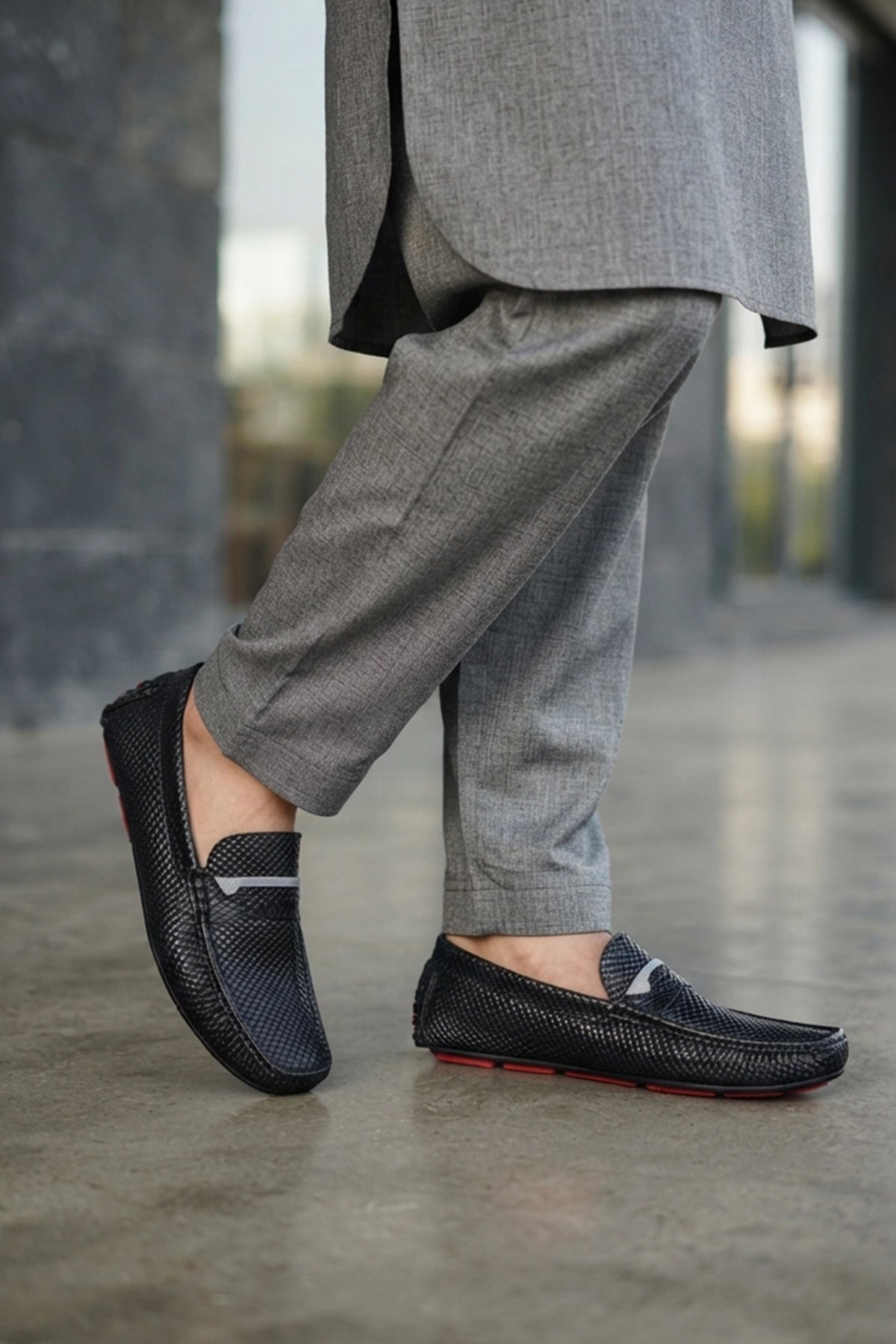 Black Textured Loafers Men 0130937