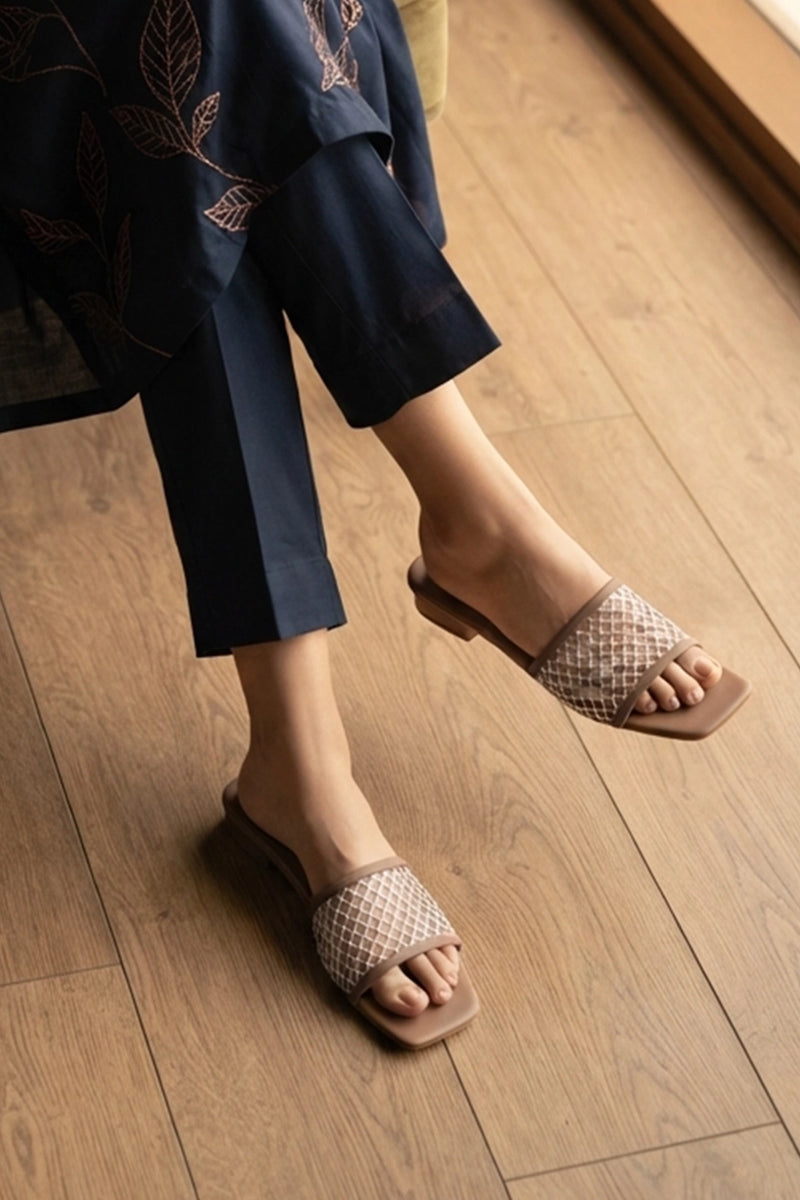 Fancy Slipper Fawn 0413497