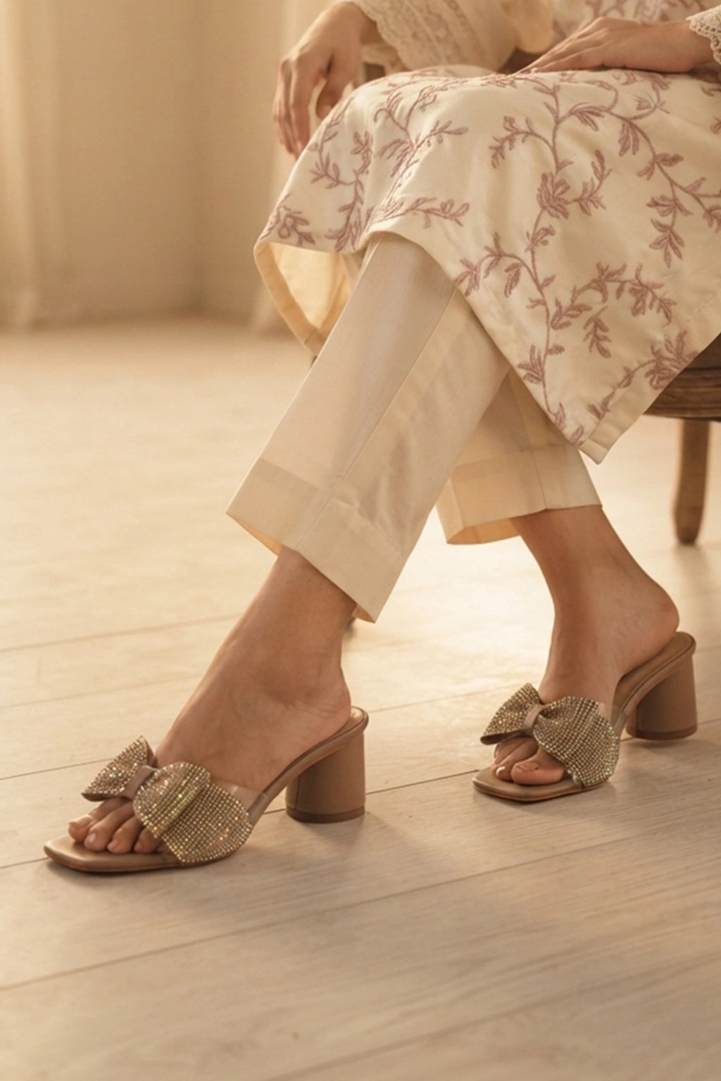 Fancy Slipper Fawn 0413534