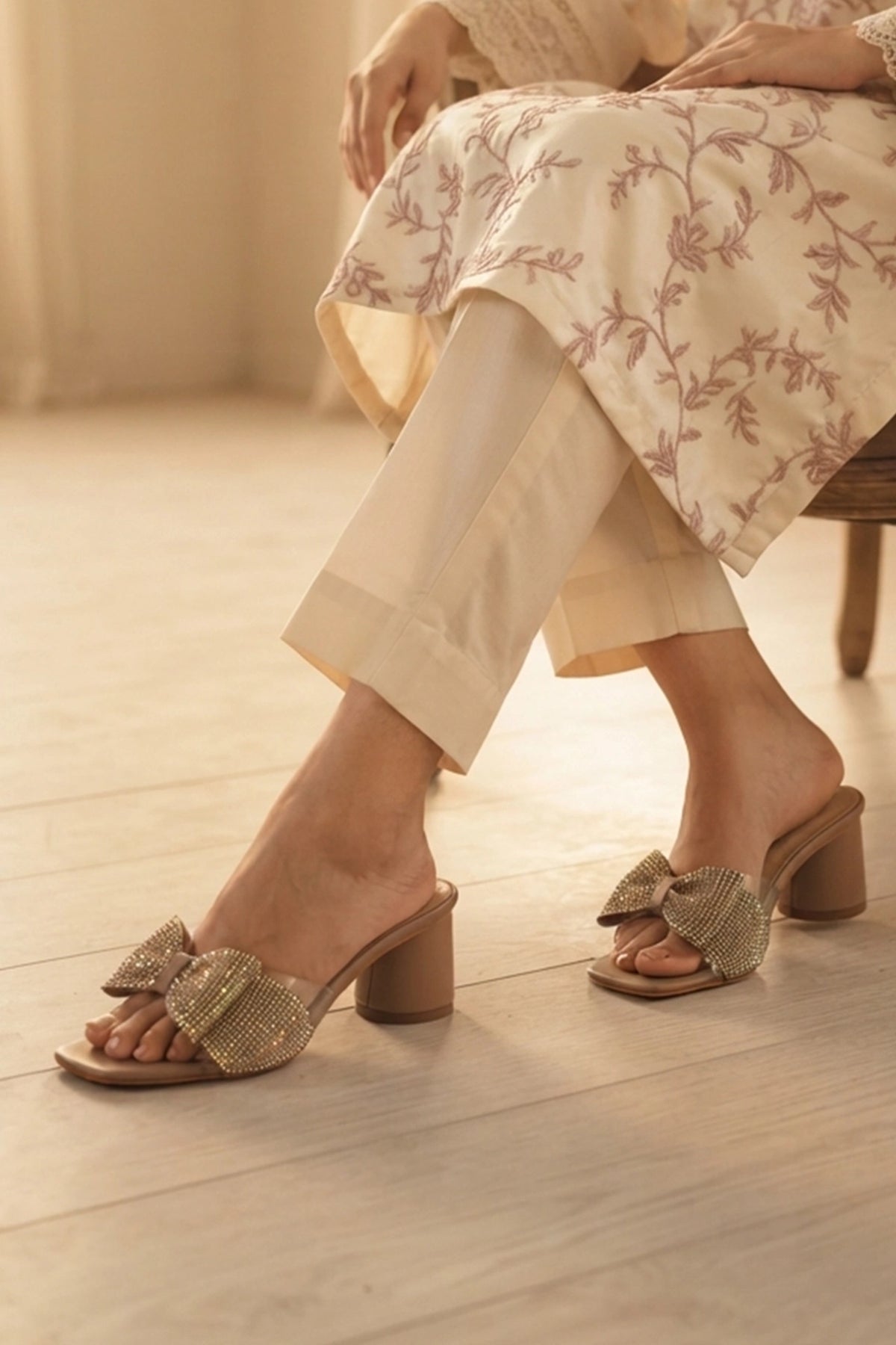 Fancy Slipper Fawn 0413534