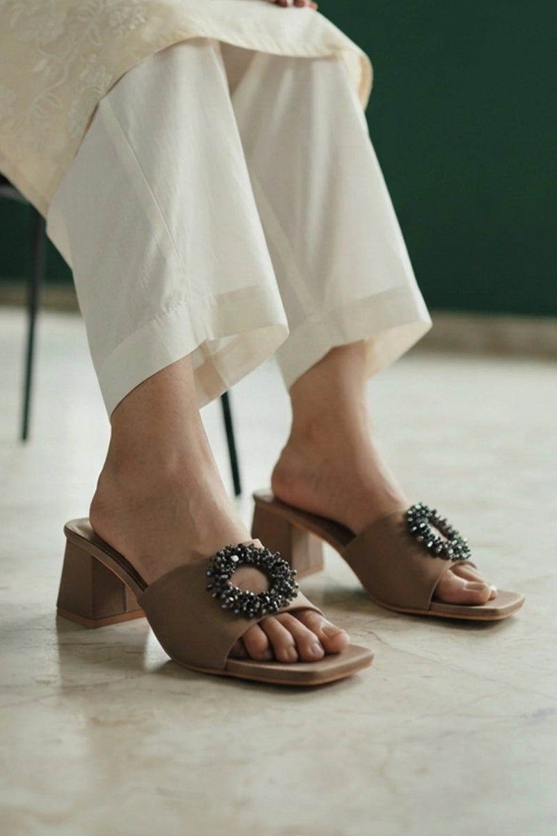 Fancy Slipper Fawn 0413641