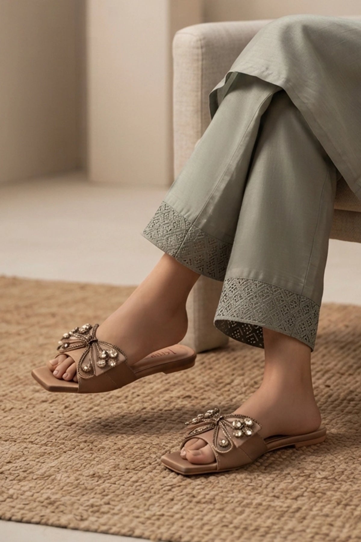 Fancy Slipper Fawn 0413760