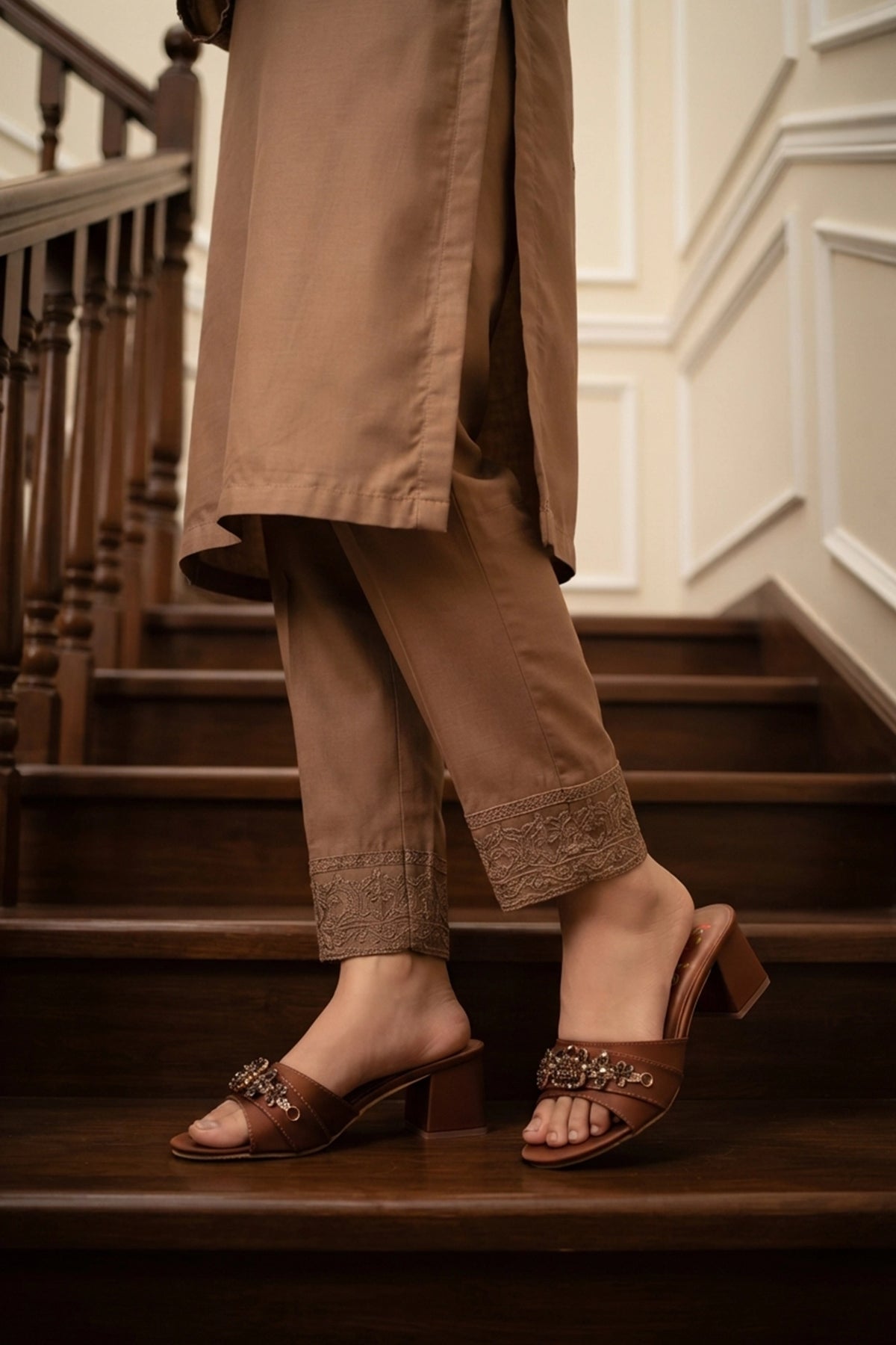Fancy Slipper Mustard 0413637