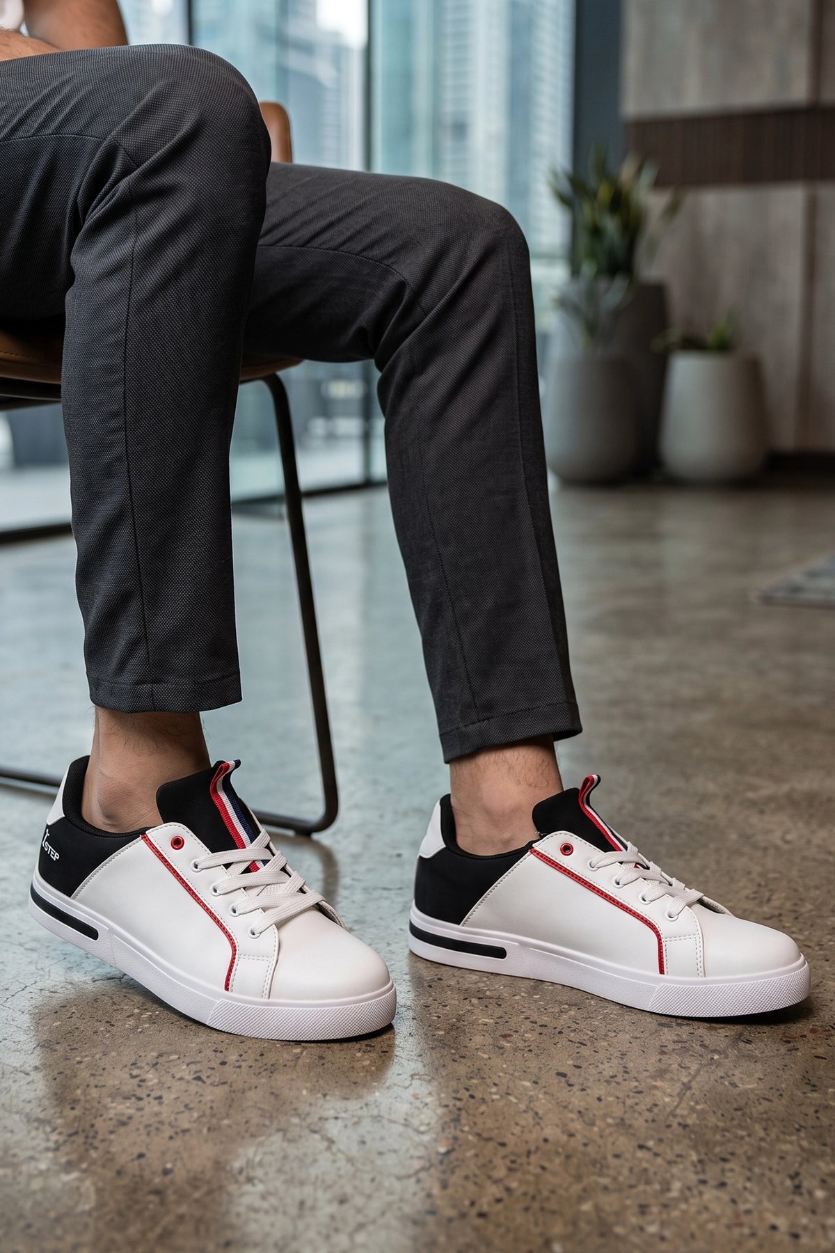 White Sneaker Shoes 0120634
