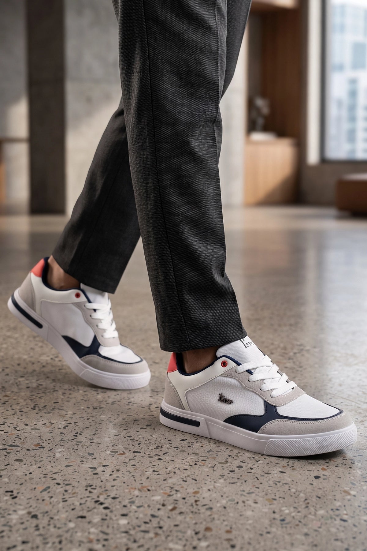 White Sneaker Shoes 0120635
