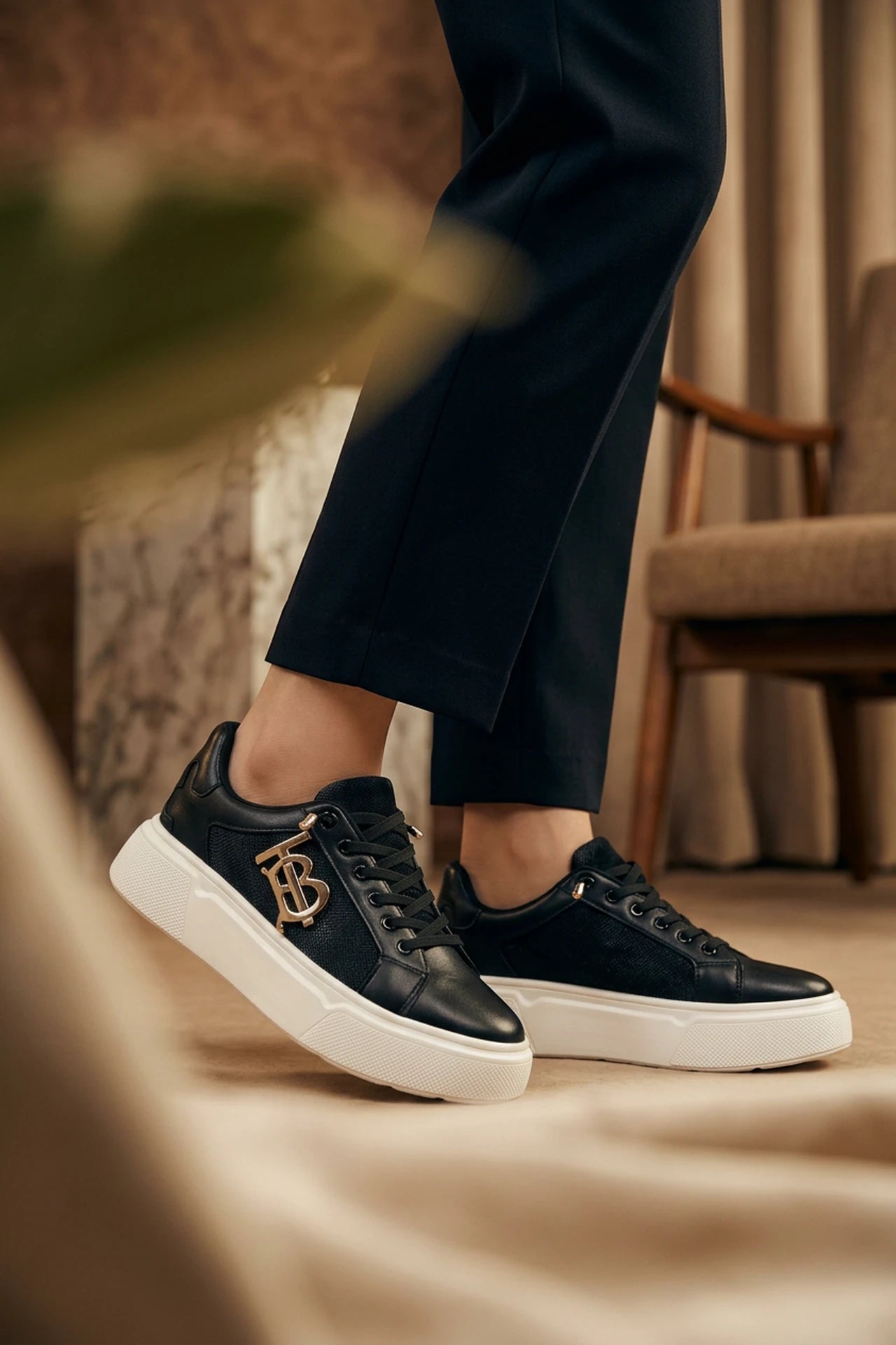 Women Black Chic Sneakers 0440648