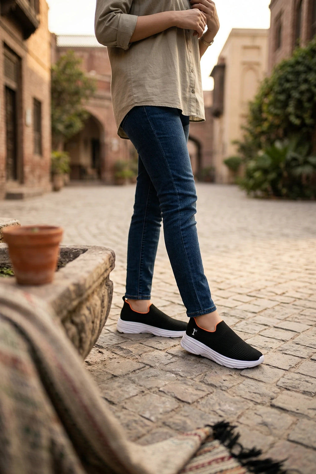 Women Black Sneaker Shoes 0440785