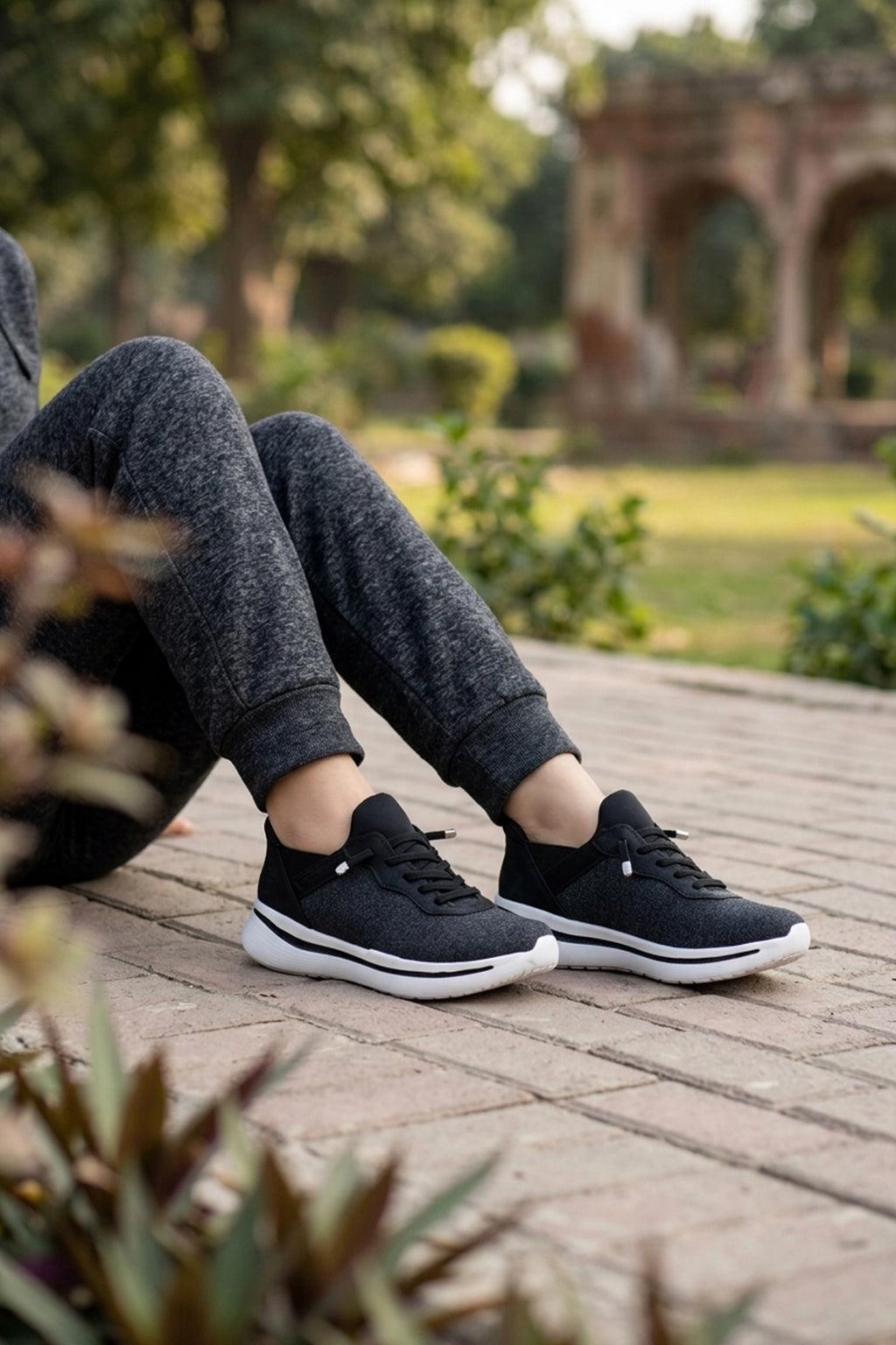 Women Womens Black Sneakers 0440806