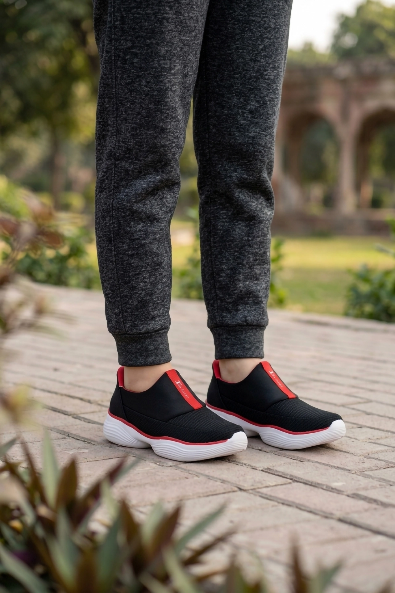 Women Womens Black Sneakers 0440854