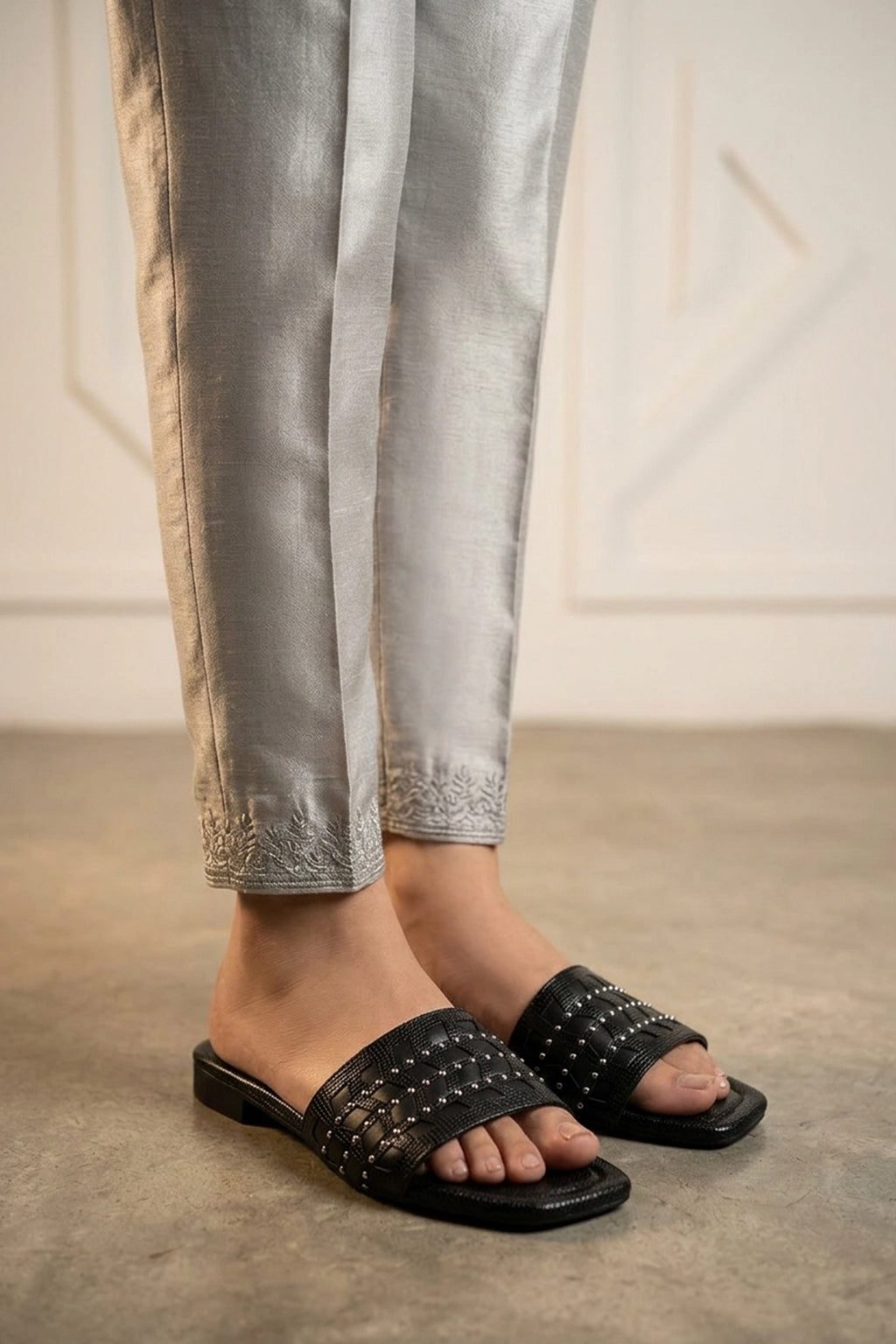 Womens Black Flat Fancy Slippers 0413186