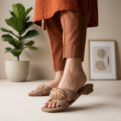 Fancy Slipper Fawn 0413743