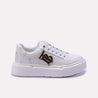 white-sneaker-for-women-with-golden-logo-0440648